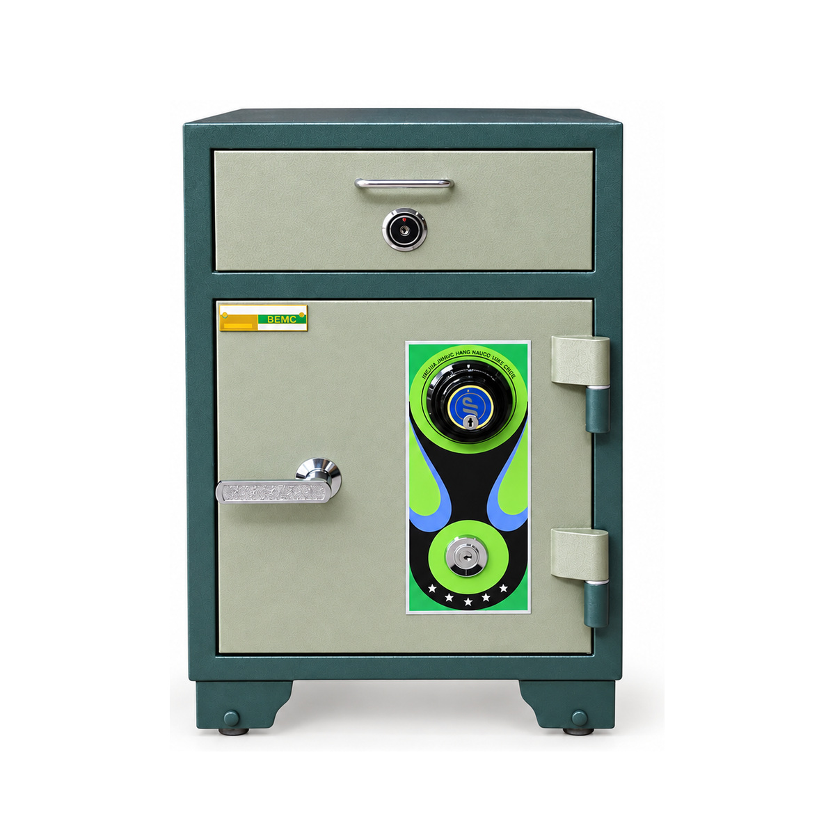 Két sắt BEMC 680, đóng cửa